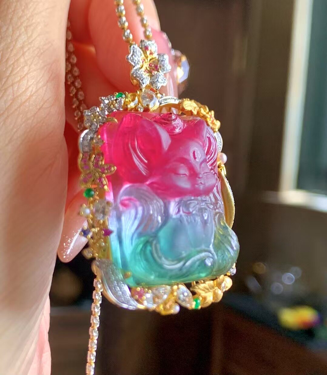 回收红蓝绿西瓜碧玺九尾狐18m金设计款吊坠，石9.66g 总重16.2g