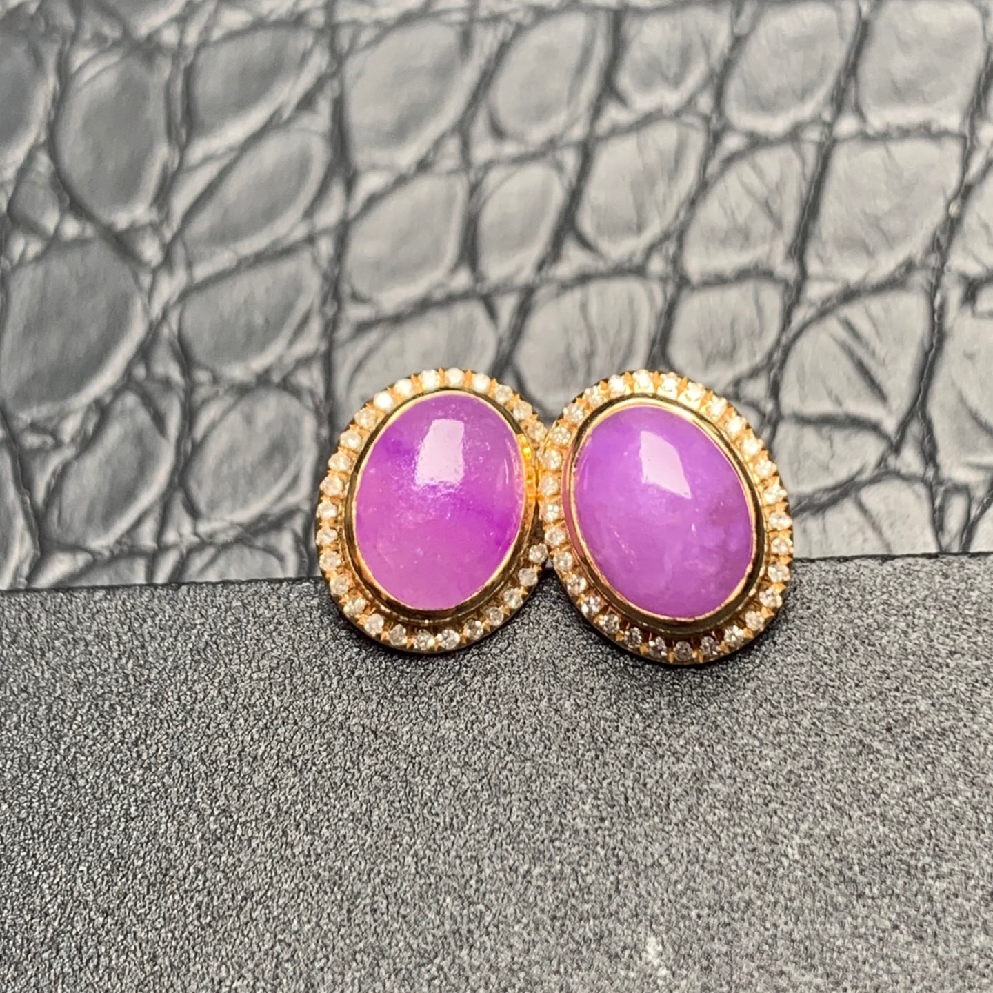 回收水晶舒俱来老矿料18k金南非镶嵌耳钉1.84克裸石5.7×7.9m左右