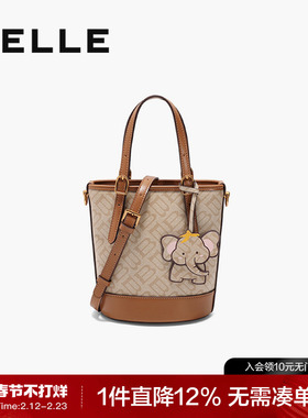 百丽女包新款复古海鸥老花小象挂件水桶包斜挎包手提包X7233AX5