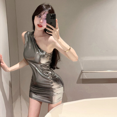 18YX2111欧美2026跨境外贸性感夜店蹦迪斜肩无袖亮面紧身连衣裙女