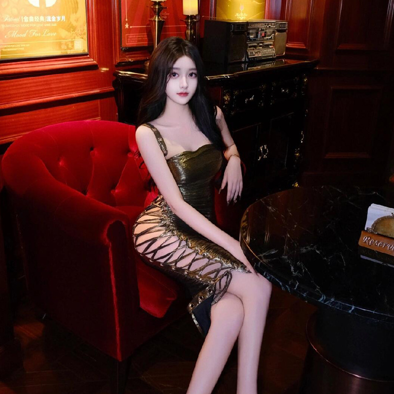 欧美辣妹风古铜色镂空吊带连衣裙女2024夏季新款性感包臀中长裙
