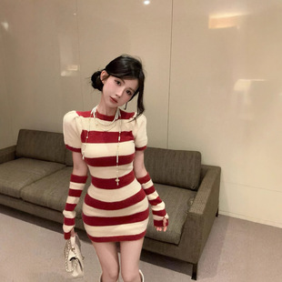 设计感针织加厚毛衣辣妹时尚断袖红白拼接条纹纯欲可爱修身连衣裙