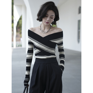 Tyike 塞纳河畔 黑白条纹针织衫女交叉设计感修身显瘦一字肩上衣