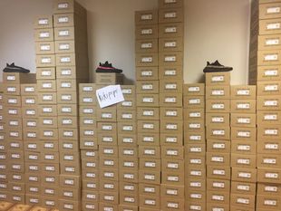 Yeezy Adidas 三色 Boost 侃爷椰子跑鞋 350 黑红 BY9612