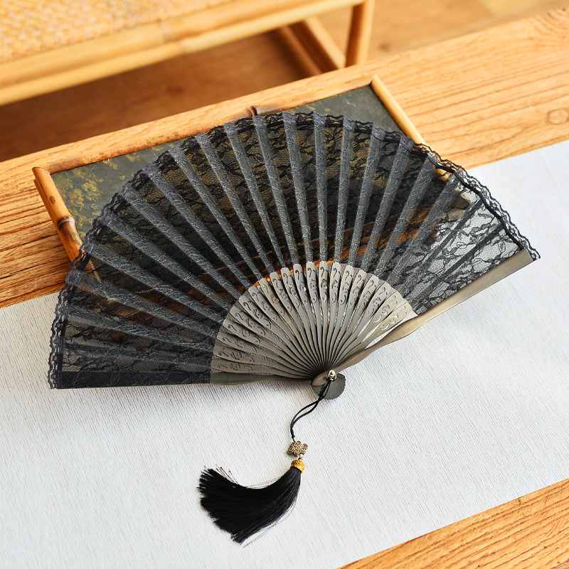 双层蕾丝头青竹雕刻扇骨折扇