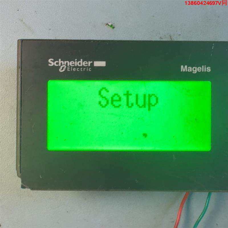 询价购-施耐德HMISTO511，通电如图，不知道好坏，机壳坏了个角