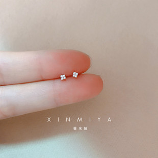 馨米娅2026春季 金色迷你小方块锆石耳钉小巧精致百搭学生耳饰 时尚