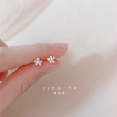 2026小巧精致百搭珍珠花朵耳钉女睡觉免摘无耳洞耳夹气质高级耳饰