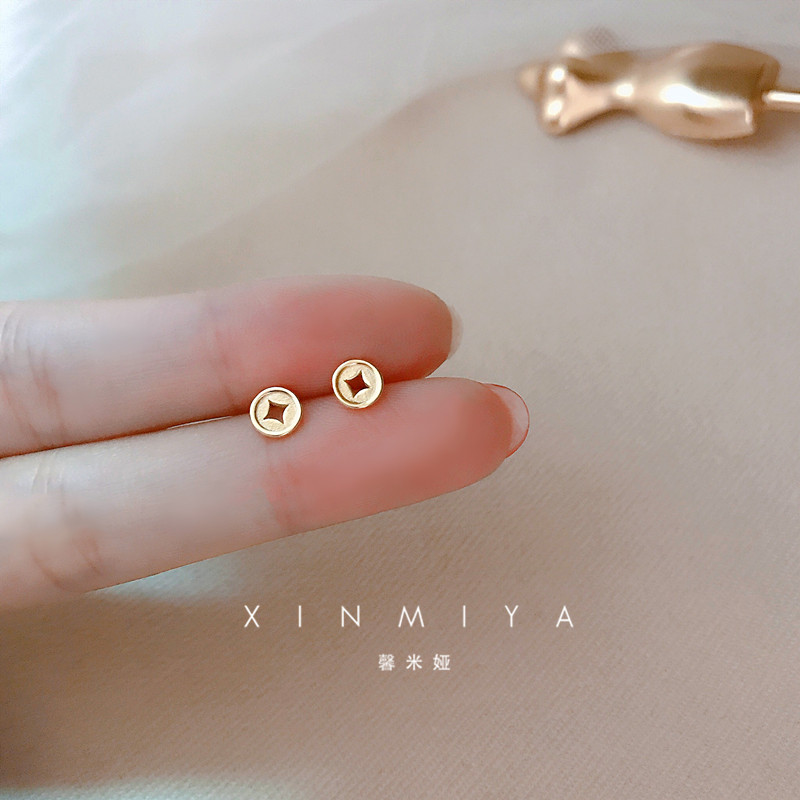 迷你百搭独特女金币耳钉