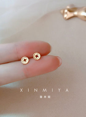 迷你百搭独特女金币耳钉