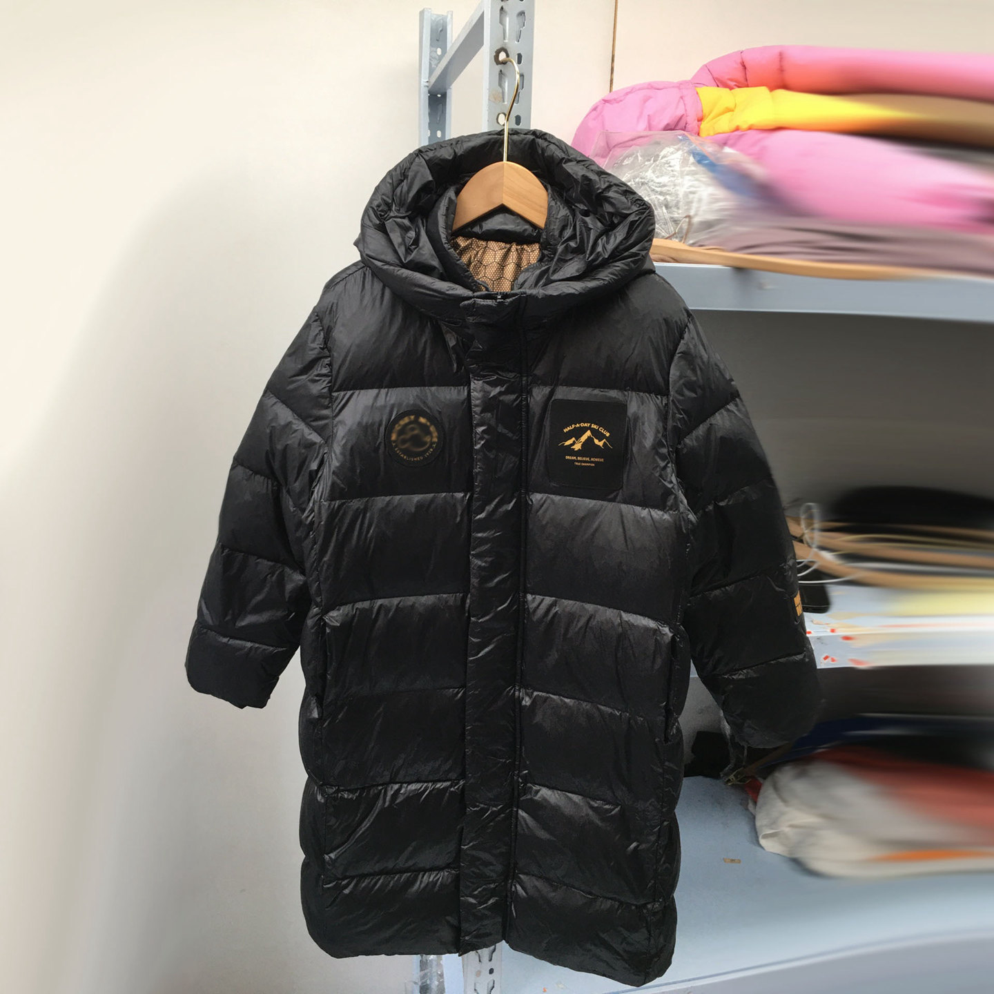 秋冬童装加厚黑金羽绒服