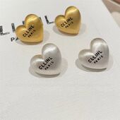 925银针celi金属做旧拉丝工艺爱心耳钉搭配黑色字母 日常通勤款