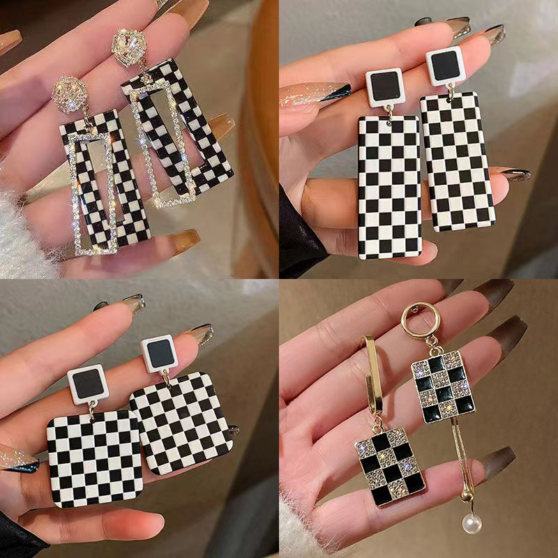 夸张复古时尚黑白格长款耳环网红新款潮耳饰女秋冬水钻显脸瘦耳坠,饰品/流行首饰/时尚饰品新,耳环,淘宝优惠券,粉丝福利购,淘宝优惠卷