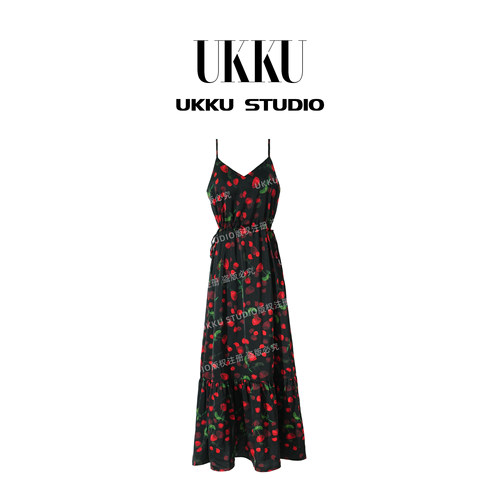 【UKKU STUDIO】【梦幻花海】时尚收腰显瘦碎花吊带连衣裙915334