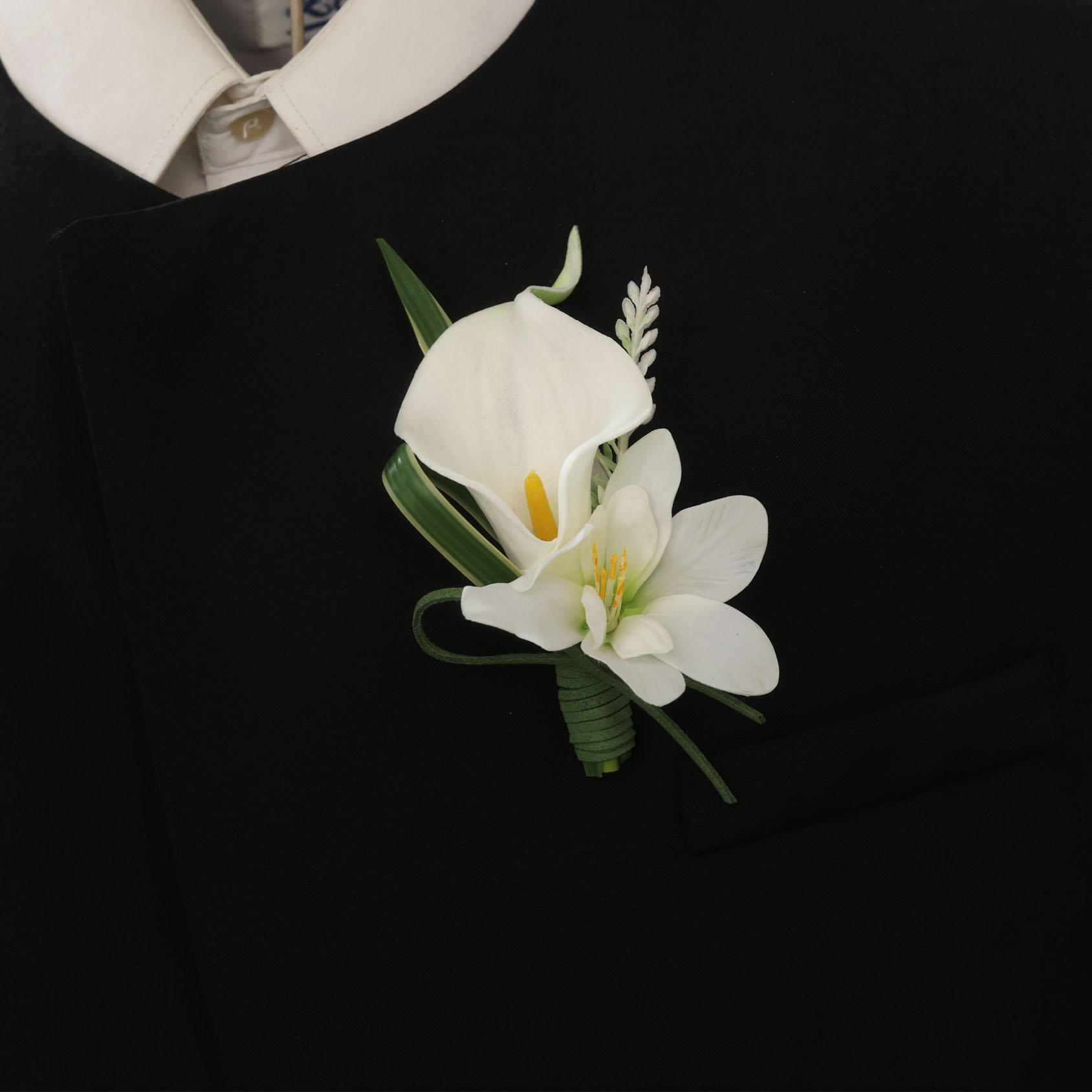 马蹄莲胸花新郎伴郎西装仿真花结婚胸针婚礼宴会主持人男士襟花