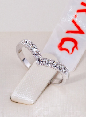 伊泰莲娜丽晶红苹果品牌系列女士半月钻戒指结婚中食指环男款JZ08