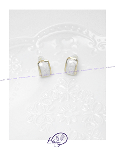 厚耳垂的世界S925银针小众设计感方形贝母精致闪亮耳钉耳环耳饰