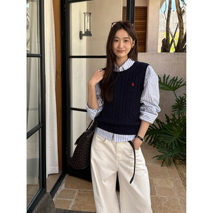 THXGIVING经典学院风 绞花纹理针织马甲女2026春款小马标刺绣毛衣