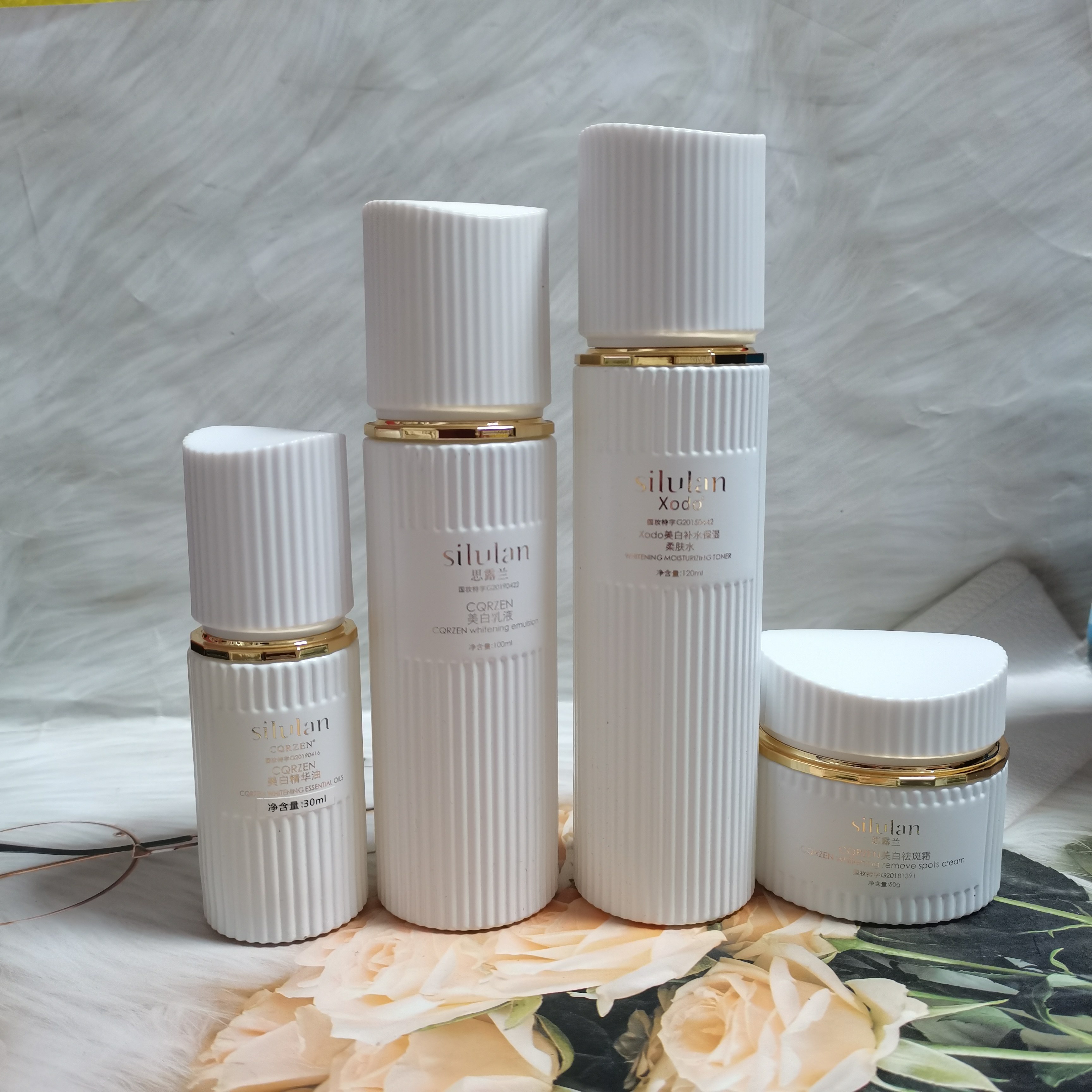 思露兰祛斑霜美白补水保湿柔肤水精华油乳液水润提亮肌肤改善暗沉,美容护肤/美体/精油,面部护理套装,淘宝优惠券,粉丝福利购,淘宝优惠卷