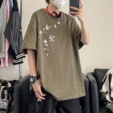 灰绿色