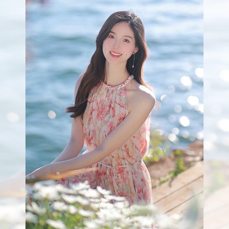 欧洲站粉色碎花挂脖连衣裙女2024夏季新款法式温柔风绝美气质长裙