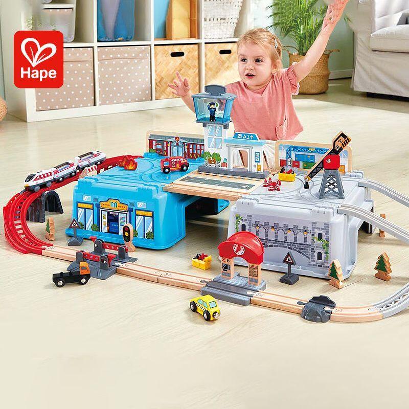 HapeE3773木制电动火车轨道交运枢纽收纳套装宝宝儿童益智玩具3岁
