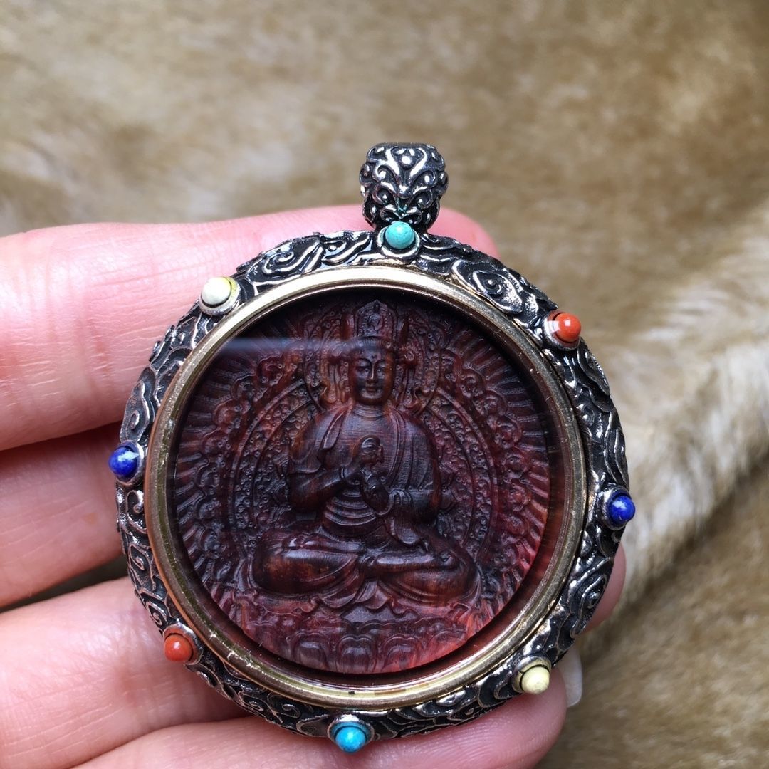 海南黄花梨本命佛牌唐卡吊坠大日如来守护佛项链六字箴言挂件男女