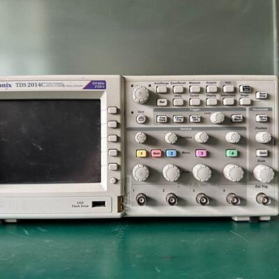 议价TDS2014C TDS2014B 泰克数字存储示波器 100M 2G维修