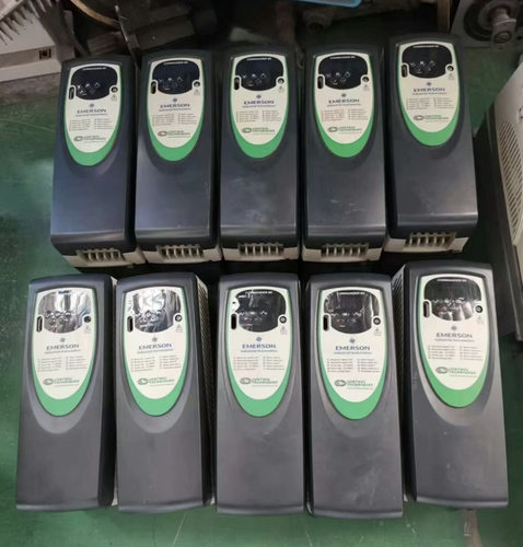 SKD3400550 5.5kw 380V爱默生变频器，库存二手拆机的。