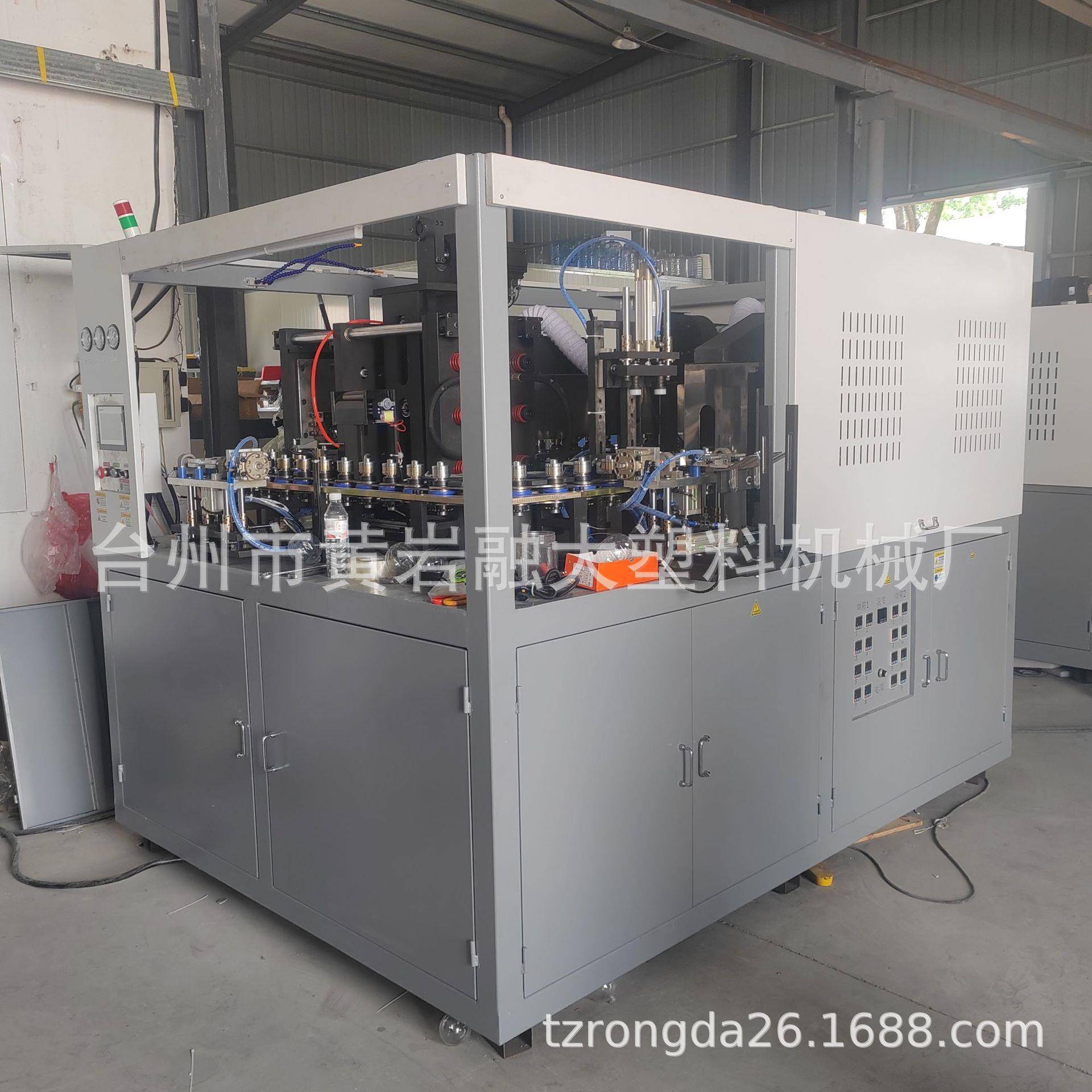 2025新款全自动一出二吹瓶机500ml水瓶小型自动机2000-2500BPH