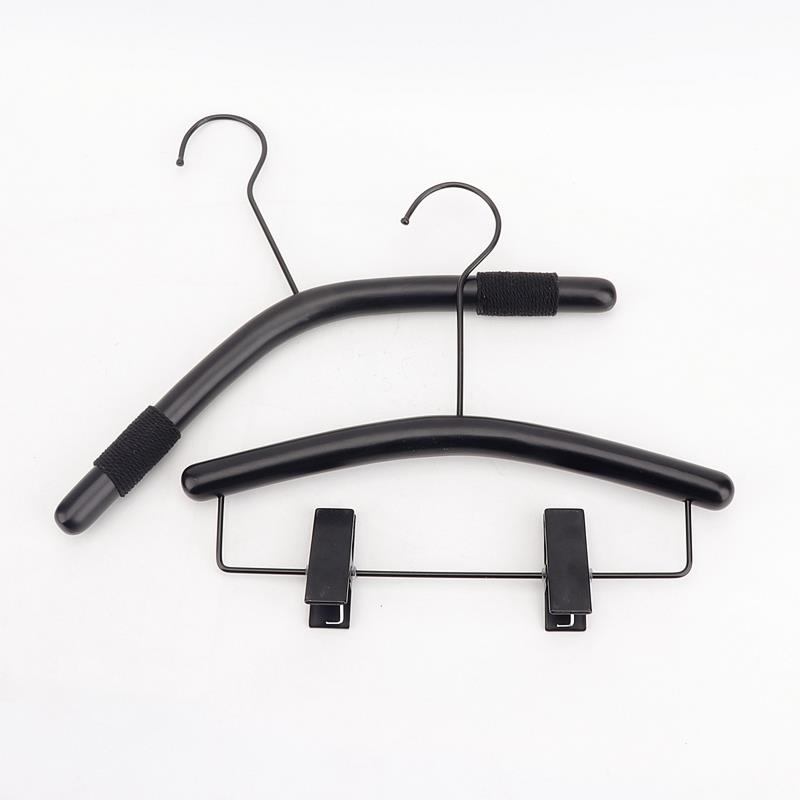 2025新款logo定制儿童服装店专用黑色实木衣架棉绳小童装木质防滑