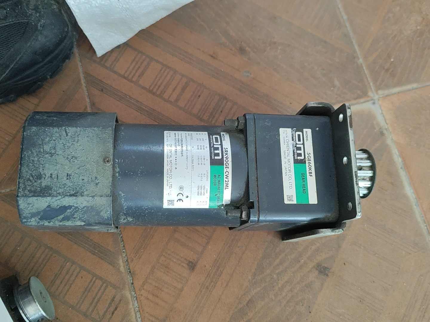 日本东方OM电机，型号5RK90GE-CW2ML，带减速机5