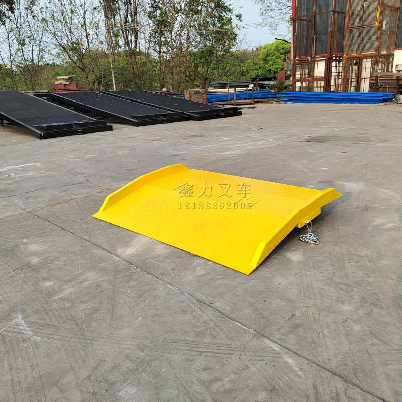 集装箱坡道板月台搭板货车叉车过桥跳板带护栏2*1.5米6吨
