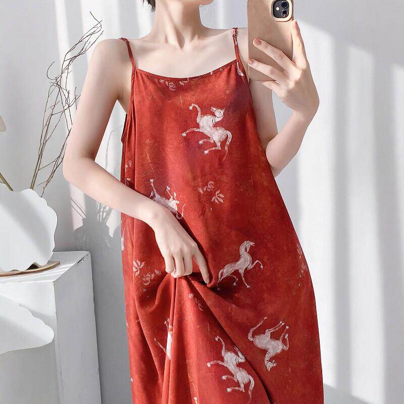 红色棉绸睡裙女2026新款夏季小马印花吊带长裙可外穿宽松凉感睡衣