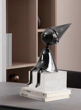 现代简约卡通创意人间物电尖帽子镀坐姿鸦人样板客厅乌房间装饰脂