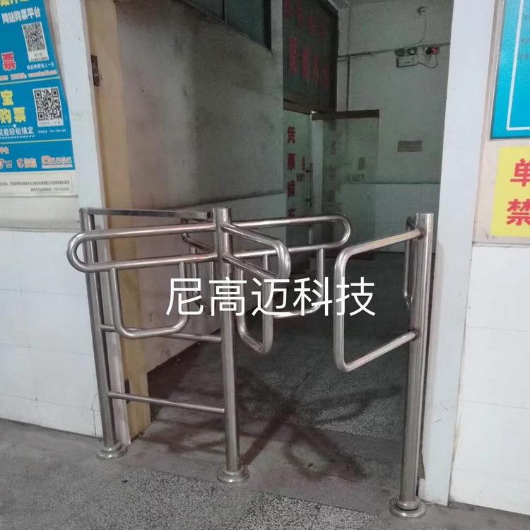 萍乡单向转闸超市进出通道限行十字型旋转档匝口不锈钢三辊闸厂家