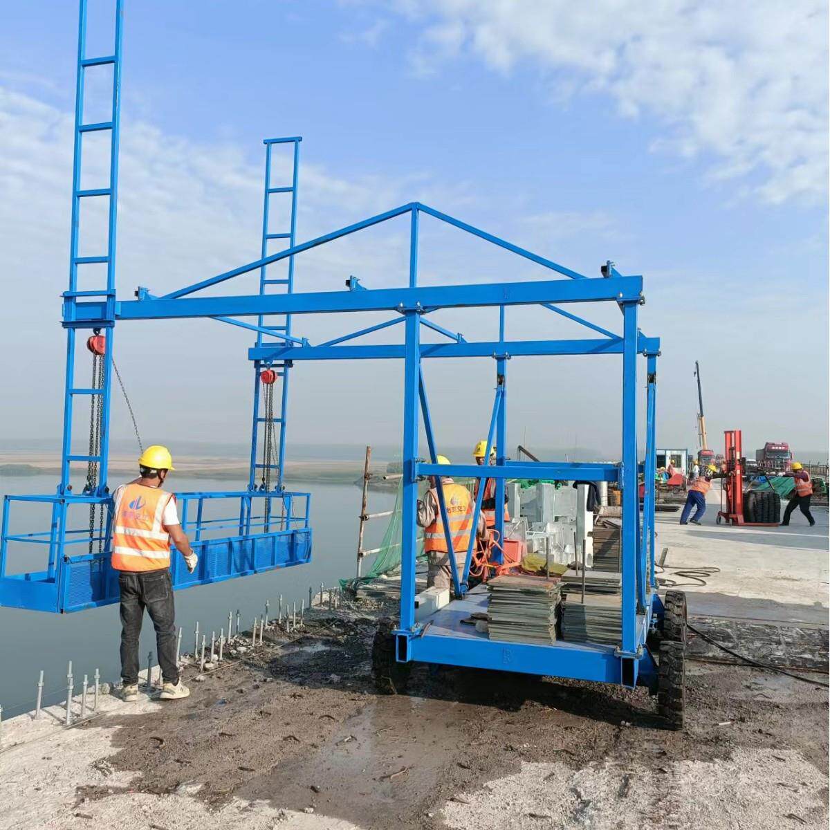桥施梁防撞墙模板安装台车外FWC侧工梁排水管施工台桥车高空椅吊