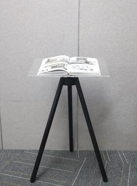 欧式轻奢杂志画册展示架金属亚克力落地三角书籍展示托架书房摆件