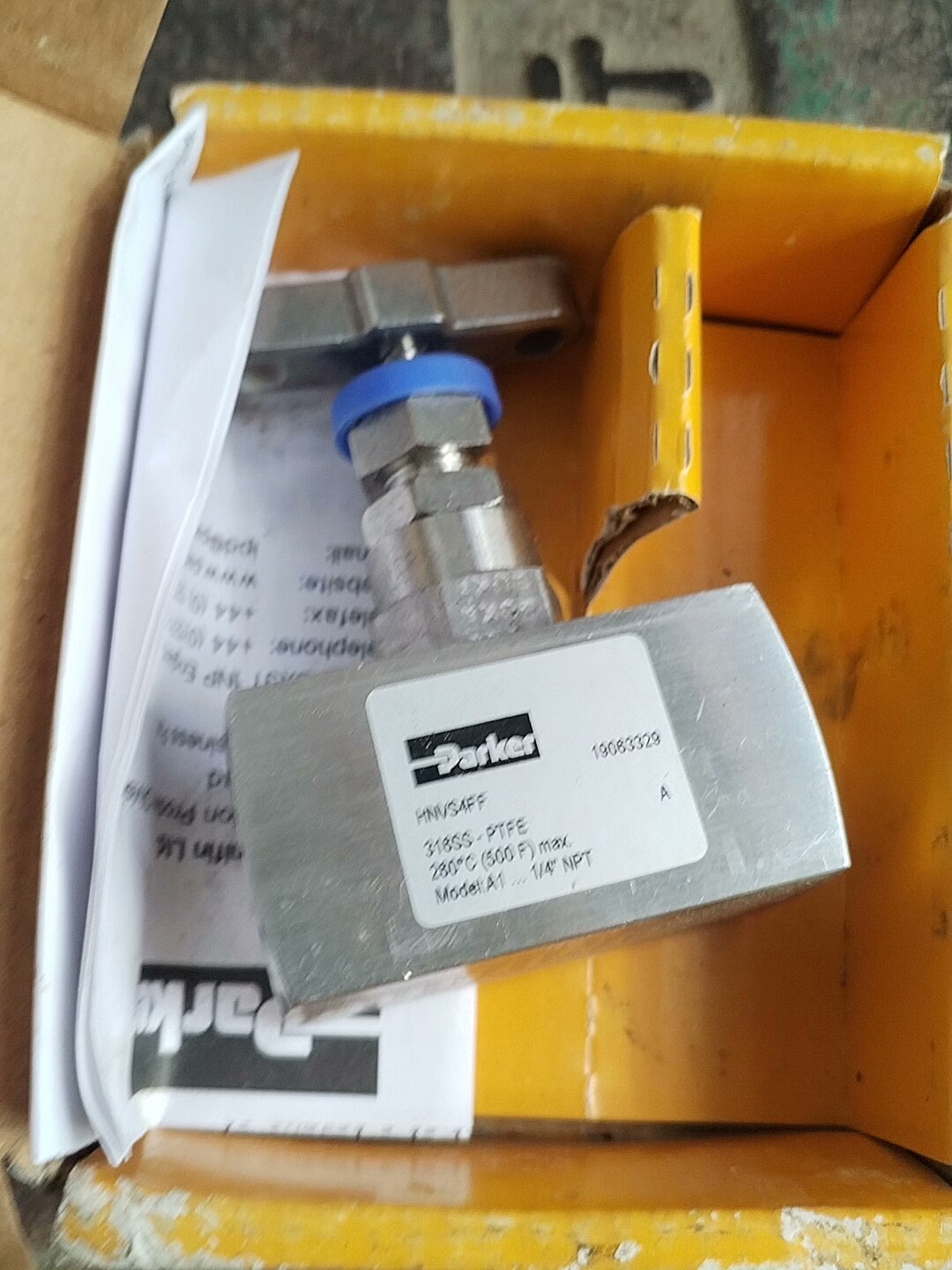 派克截止阀三个全新的，包装旧，有要的联系吧，三个打包400