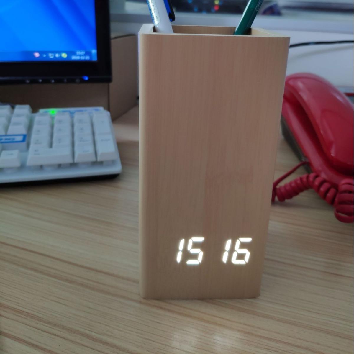 圣诞节创意笔筒闹钟静音声控多功能led木质电子时钟简约办公摆件