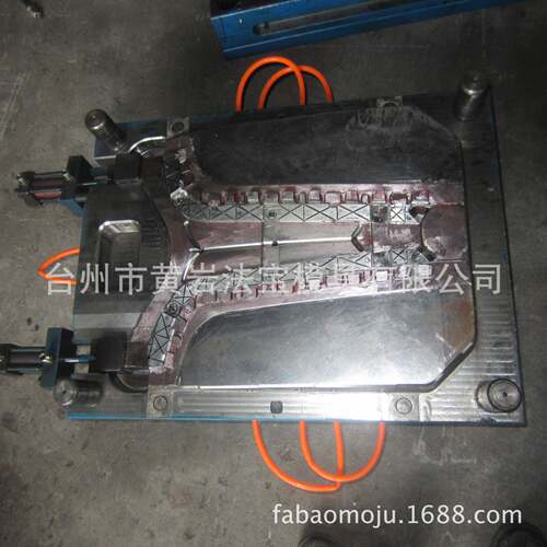 专业供应各种汽车配件模具塑料模具专业制作台州黄岩