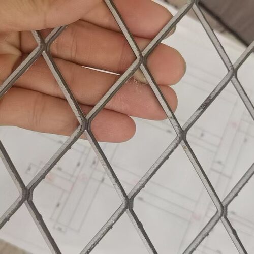 加厚菱形钢板网养殖围栏热浸镀锌安全防护网拉伸网货架网压平钢板