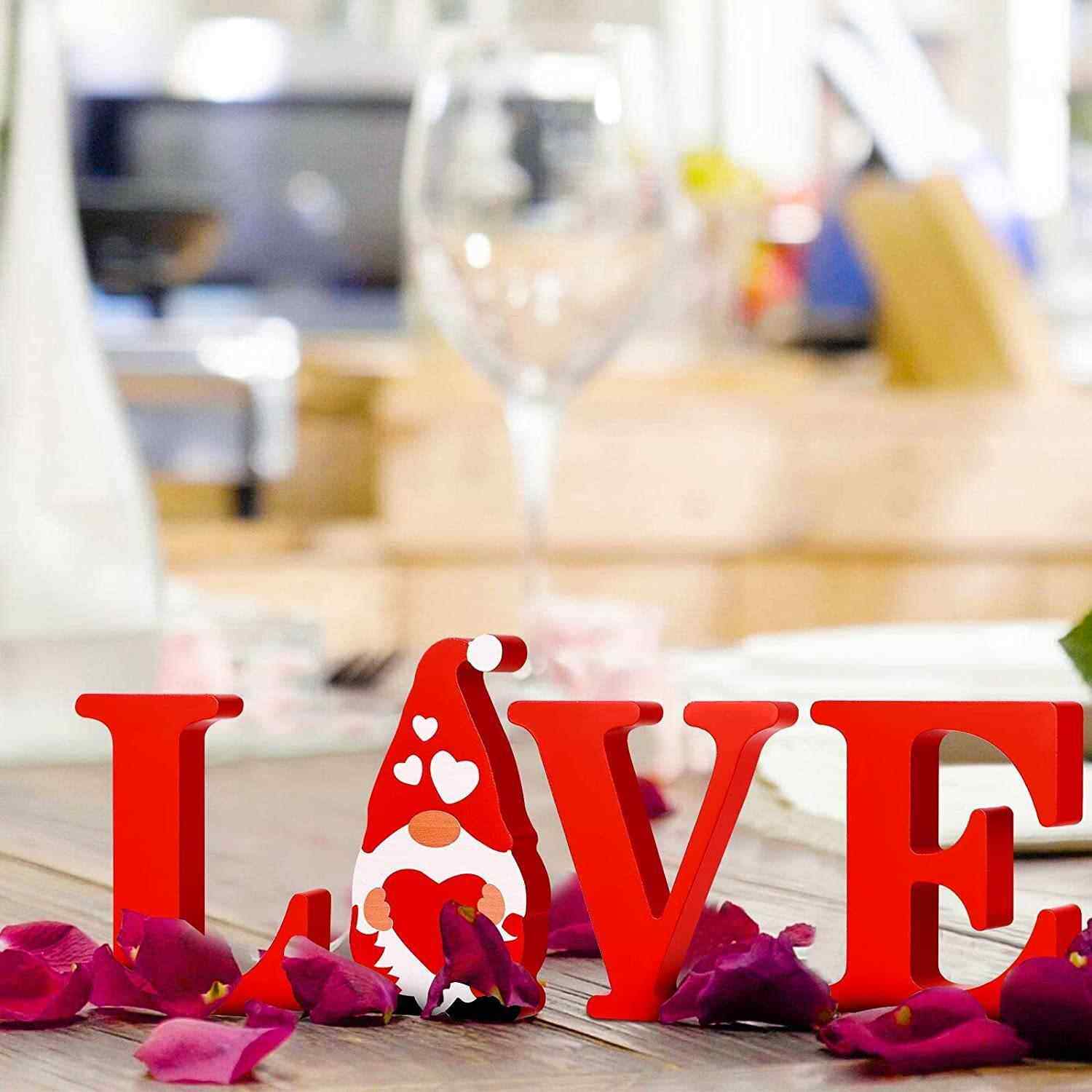 跨境情人节木质装饰品结婚摆件LOVE镂空装饰