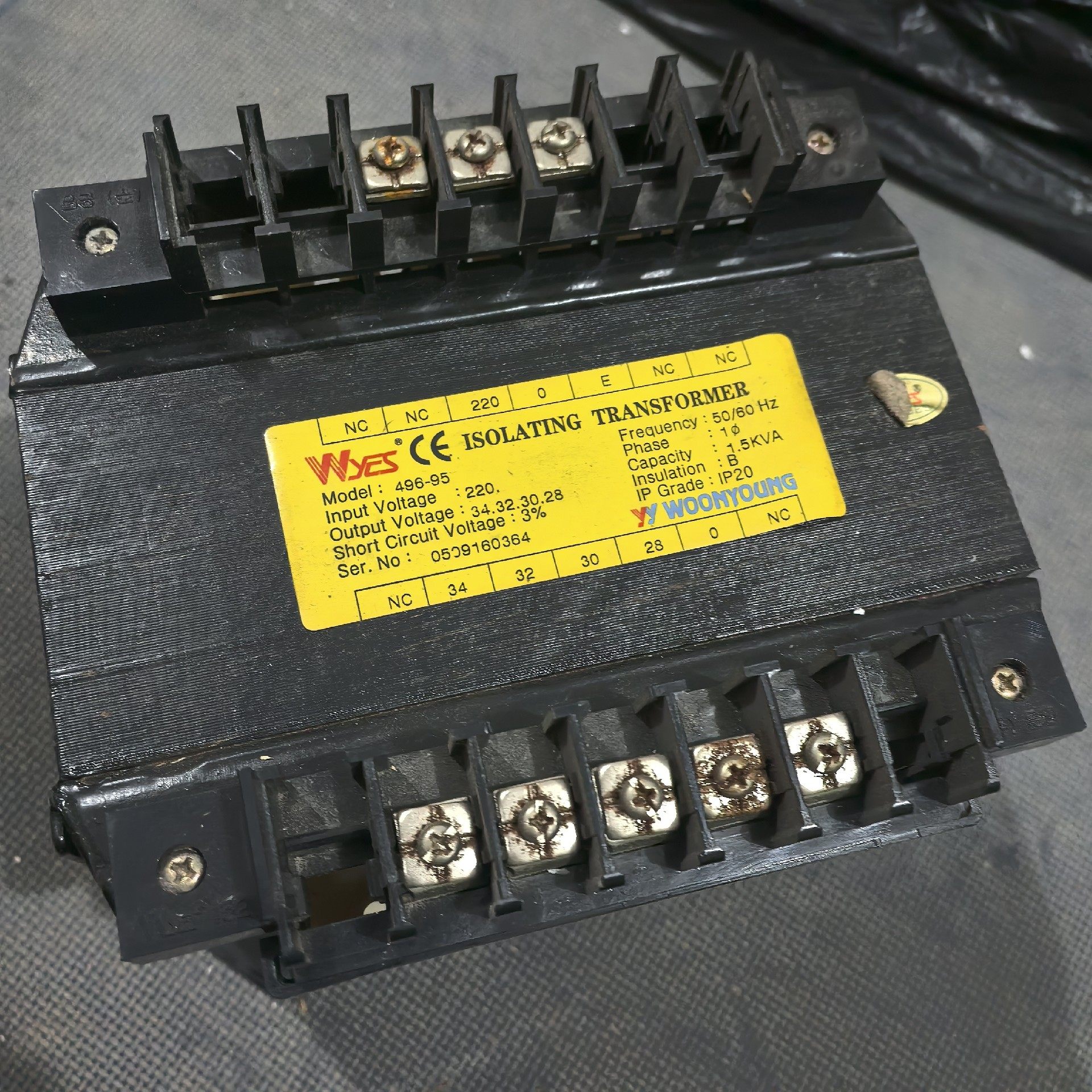 496-95进口二手隔离变压器220转28 30 32 34