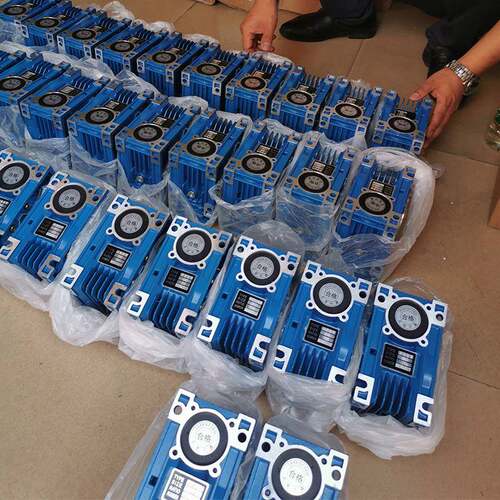 YUSIN宇鑫RV蜗轮蜗杆减速机 塑料机械齿轮减速机 100W卧式齿轮箱