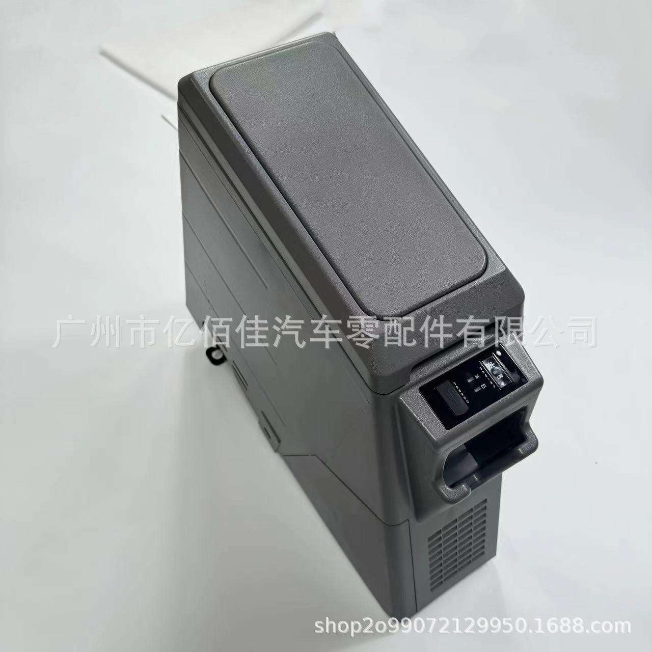 车载冰箱7升保温LC79酷路泽皮卡小型制冷扶手箱迷你大容量70 75