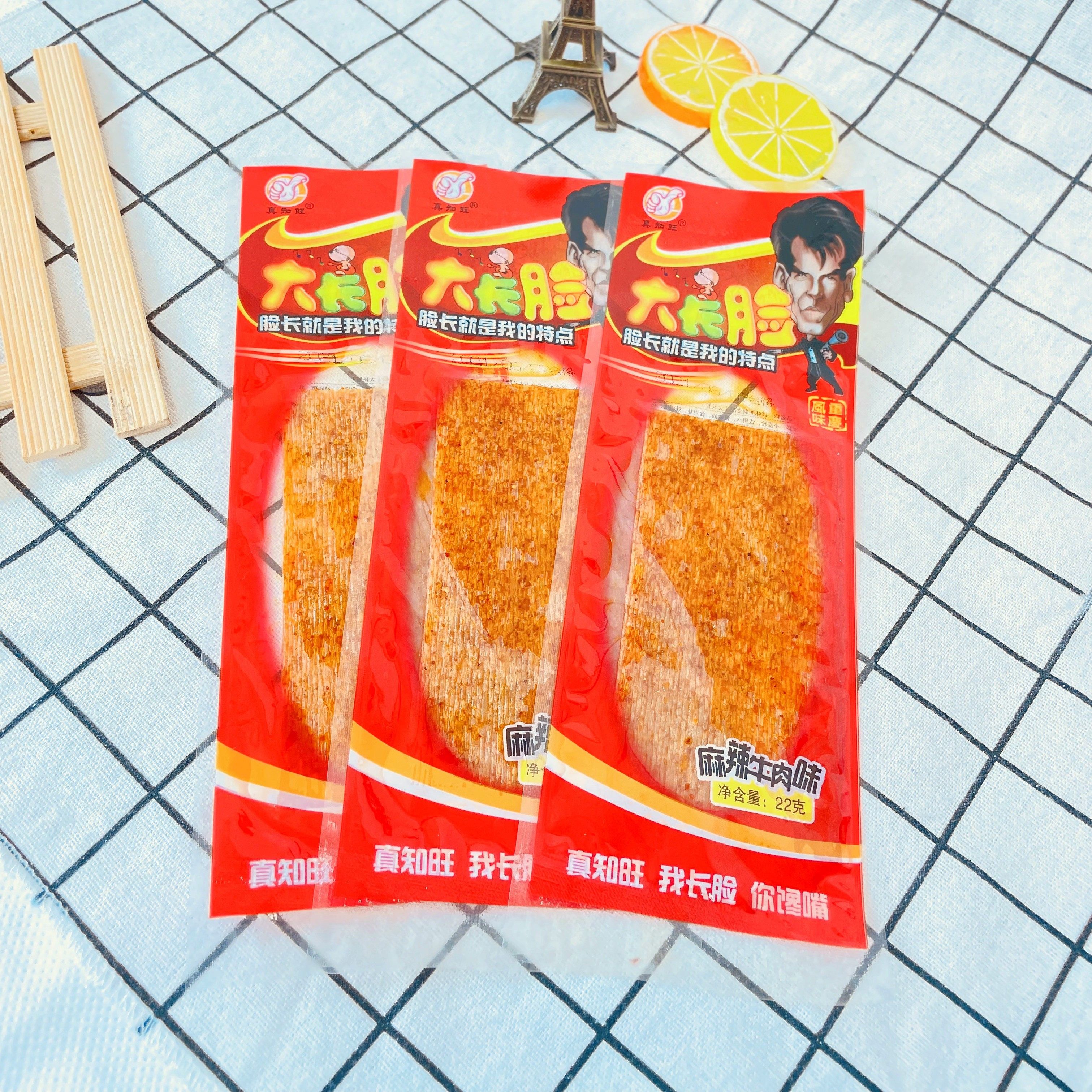 真知旺大长脸麻辣牛肉味辣片辣条休闲零食8090怀旧小辣片30包