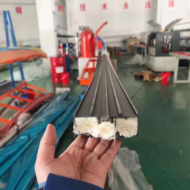爆款 铝型材专用自动上料穿条发泡机 长城板腔体填充聚氨酯浇注机