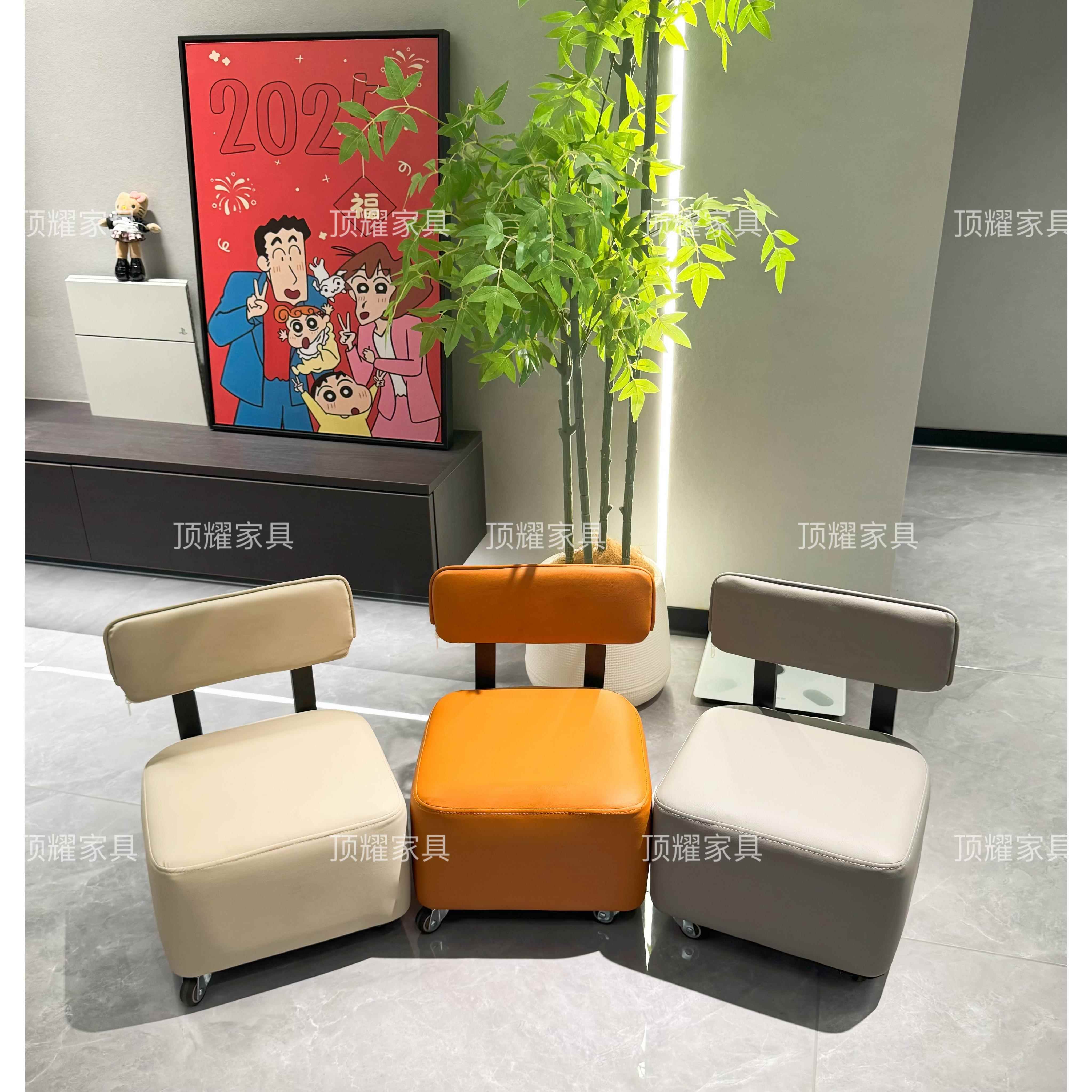 高级感万向轮小凳子门口换鞋凳客厅板凳可移动椅子滑轮矮凳带轮子