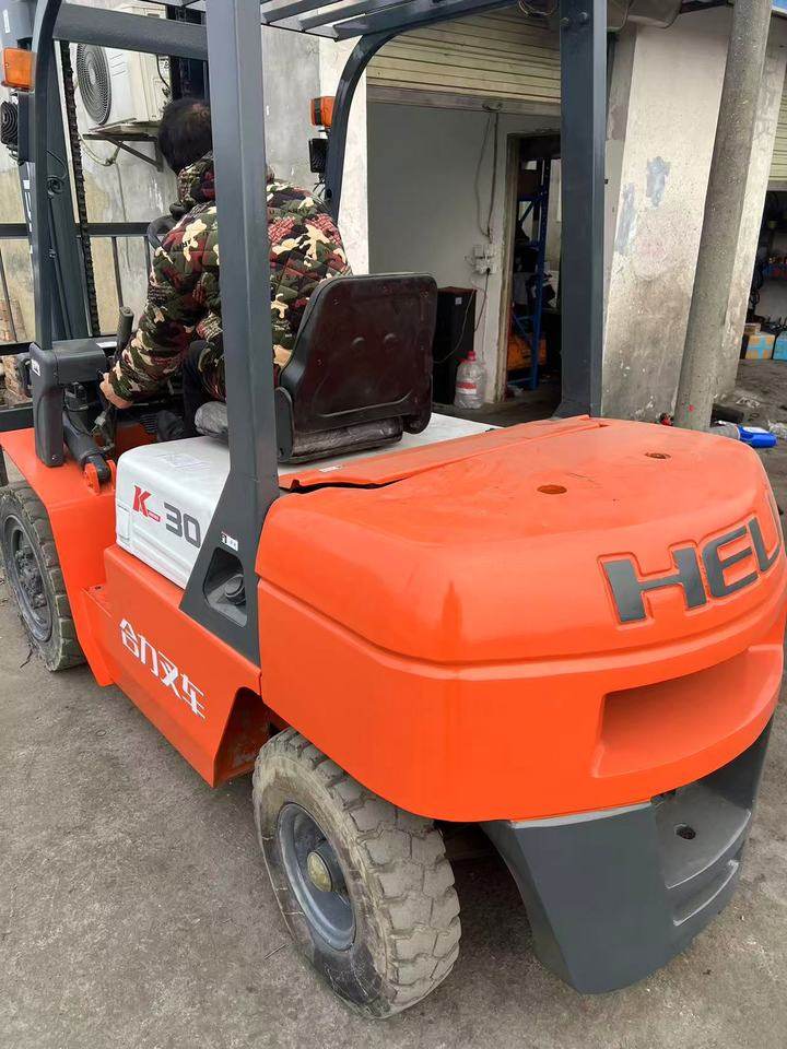 1月13日成都(委托)处置合力叉车一台,载重3吨,起升4米门架,正常使用网络拍卖公告